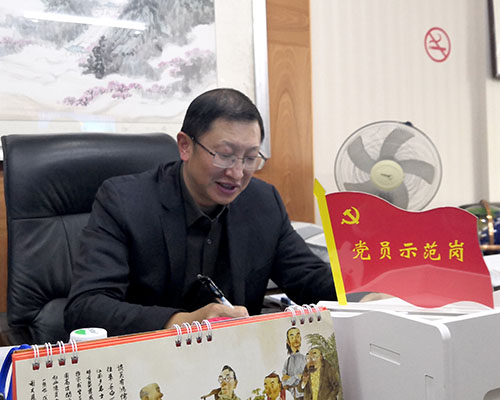 “亮身份、樹(shù)形象、顯作用” — 技術(shù)公司黨支部設(shè)立“黨員示范崗”